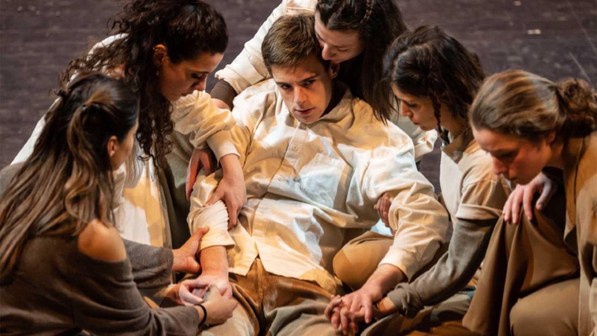 Da "Antigone" per la regia di Gabriele Vacis